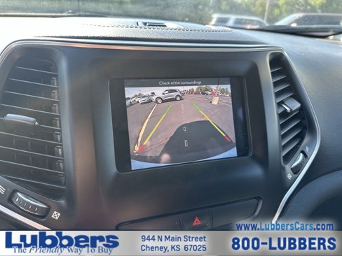 Used 2019 Jeep Cherokee Latitude w/ Popular Appearance Group image 15