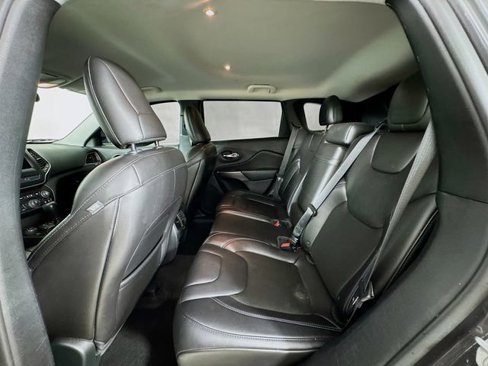 Used 2019 Jeep Cherokee Latitude Plus w/ Cold Weather Group image 27