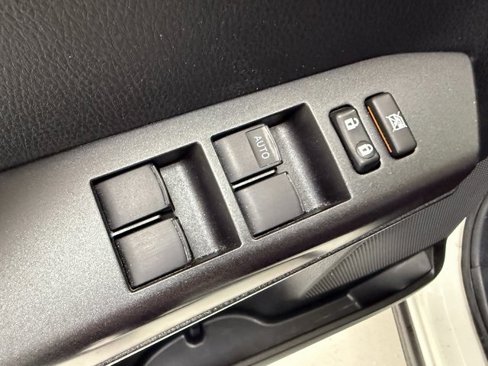 Used 2018 Toyota RAV4 LE image 28