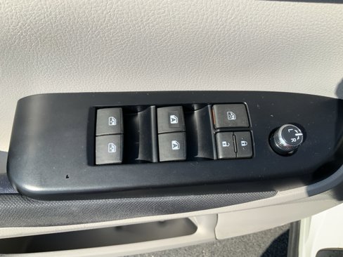 Used 2014 Toyota Highlander LE image 23