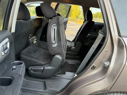 Used 2014 Nissan Pathfinder SV image 26