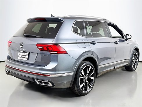 Used 2022 Volkswagen Tiguan SEL R-Line image 4