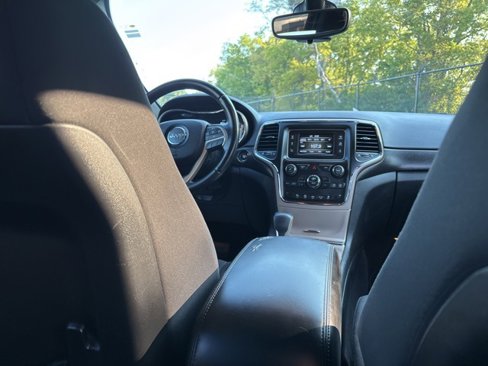 Used 2017 Jeep Grand Cherokee Laredo w/ Quick Order Package 2BE image 9