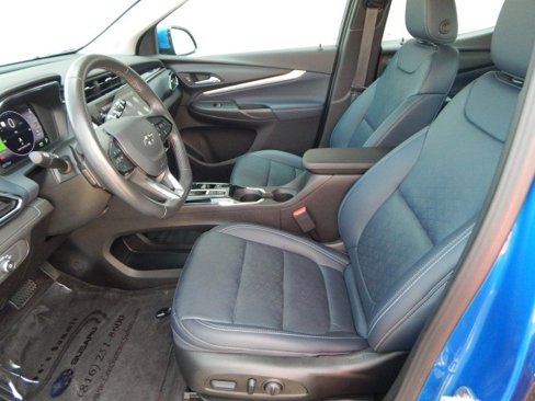 Used 2022 Chevrolet Bolt EUV Premier w/ Sun & Sound Package image 11