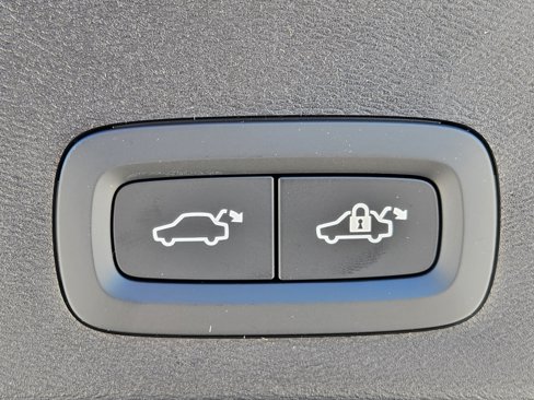 New 2025 Volvo XC40 B5 Core w/ Protection Package image 13