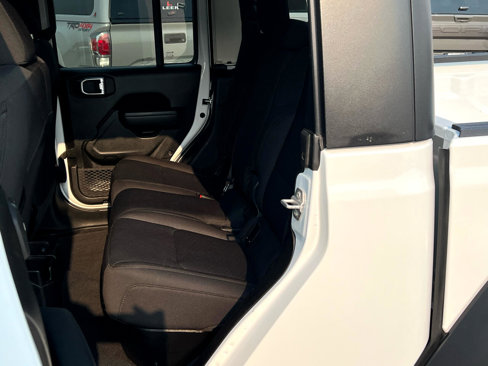 Used 2023 Jeep Gladiator Sport image 15