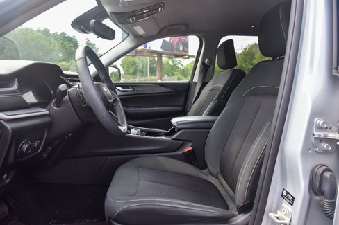 Certified 2023 Jeep Grand Cherokee Laredo w/ Luxury Tech Group I image 12