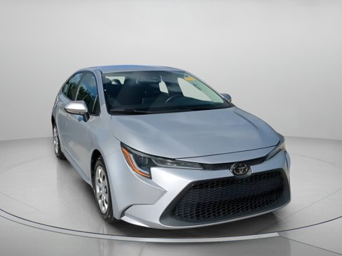 Used 2021 Toyota Corolla LE image 4