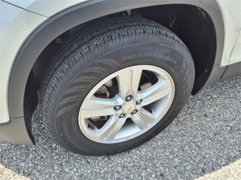 Used 2022 Chevrolet Trax LS w/ Tint and Cruise Package image 4