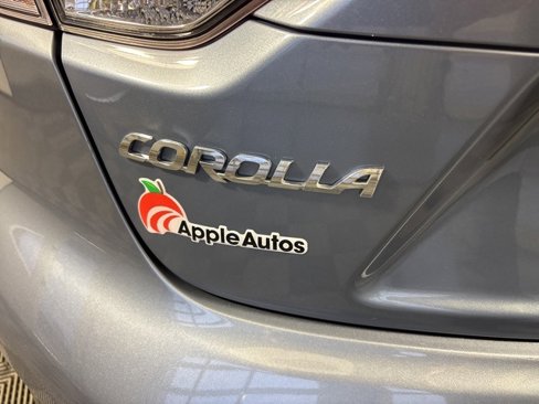Used 2021 Toyota Corolla LE image 9