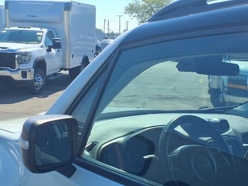 Used 2016 Jeep Renegade Trailhawk image 23