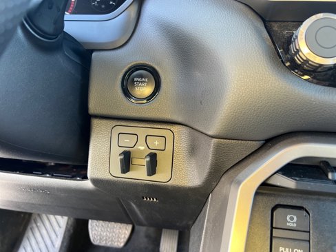 Used 2025 Toyota Tundra Limited image 15