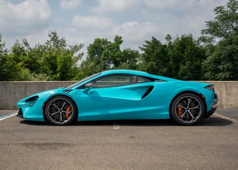 New 2025 McLaren Artura image 15