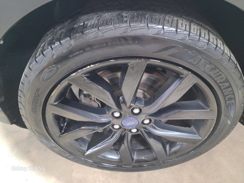 Used 2018 Ford Escape SE w/ SE Sport Appearance Package image 9