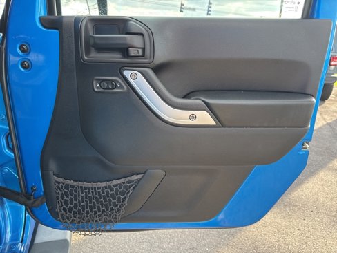 Used 2015 Jeep Wrangler Unlimited Sahara w/ Connectivity Group image 22