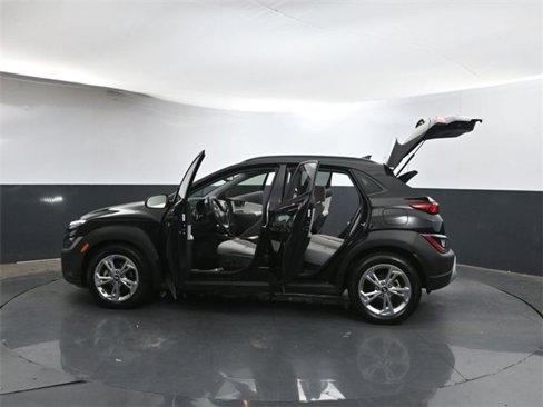 Used 2023 Hyundai Kona SEL w/ Winter Weather Package image 41