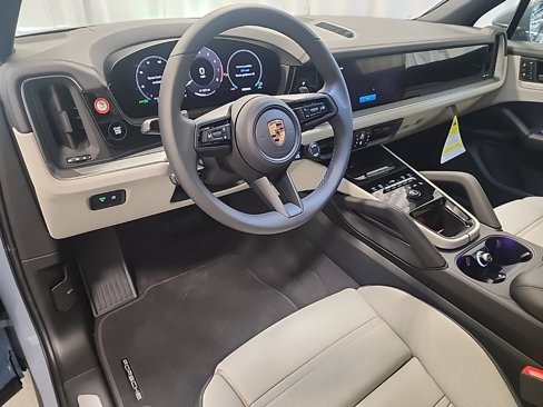 New 2025 Porsche Cayenne image 4