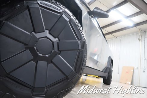Used 2025 Tesla Cybertruck AWD Crew Cab image 3