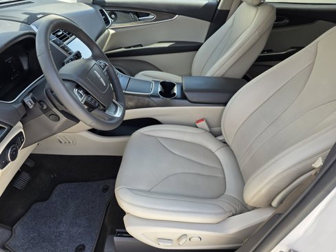 Used 2019 Lincoln Nautilus Reserve image 12