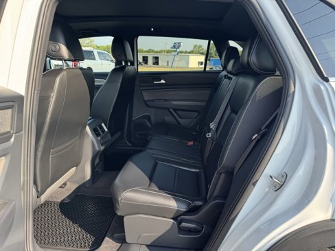 Used 2022 Volkswagen Atlas Cross Sport SE image 22
