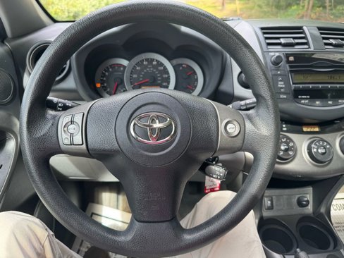 Used 2011 Toyota RAV4 2WD image 23