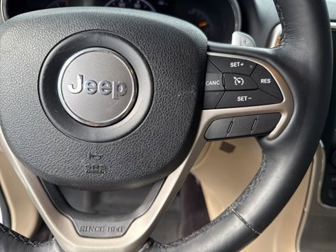 Used 2017 Jeep Grand Cherokee Limited w/ Luxury Group II image 32