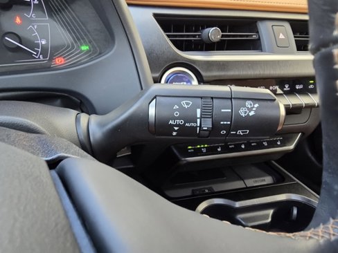 Used 2020 Lexus UX 250h w/ Luxury Package image 45