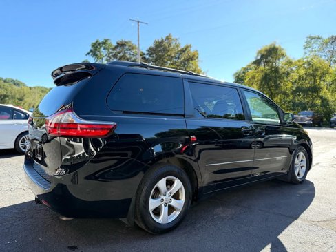 Used 2015 Toyota Sienna LE image 5