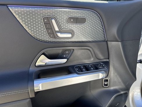 New 2025 Mercedes-Benz GLB 250 4MATIC image 14
