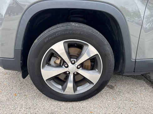 Certified 2019 Jeep Cherokee Limited image 32