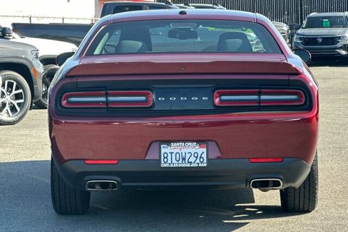 Used 2019 Dodge Challenger SXT image 5