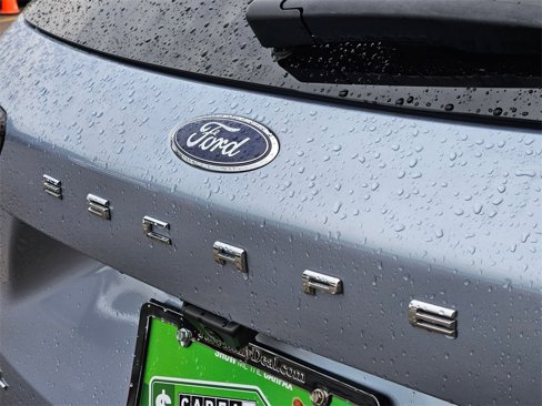 Used 2022 Ford Escape SEL image 9