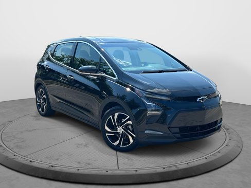 Used 2022 Chevrolet Bolt LT w/ Infotainment Package image 2