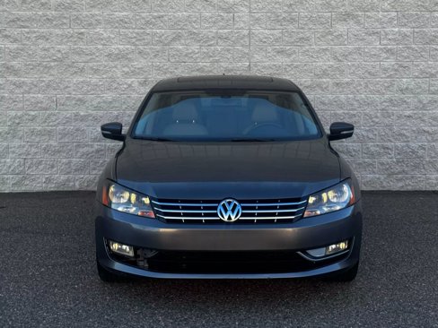 Used 2013 Volkswagen Passat TDI SEL Premium image 2
