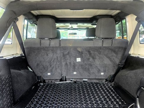 Used 2012 Jeep Wrangler Unlimited Rubicon w/ Connectivity Group image 65