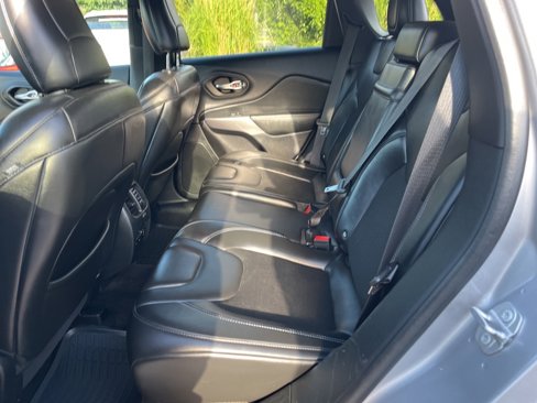 Used 2019 Jeep Cherokee Latitude Plus w/ Comfort/Convenience Group image 8