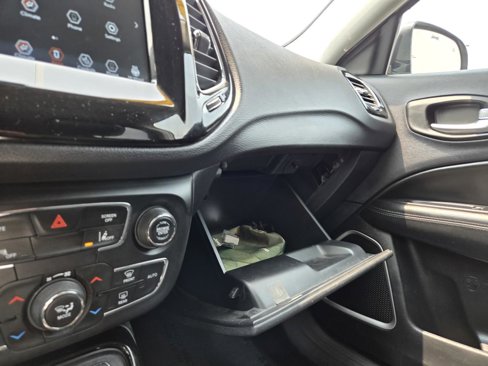 Used 2021 Jeep Compass Latitude image 13