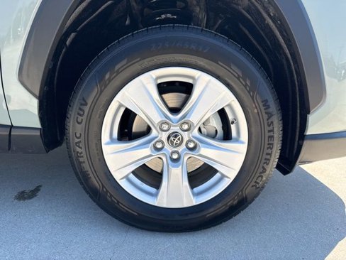 Used 2019 Toyota RAV4 XLE image 10