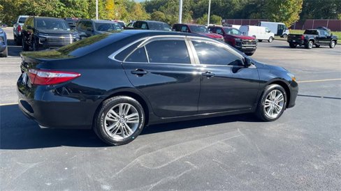 Used 2017 Toyota Camry SE image 8