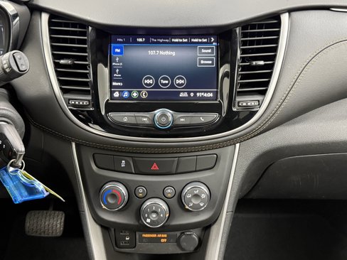 Used 2022 Chevrolet Trax LS w/ Tint and Cruise Package image 17