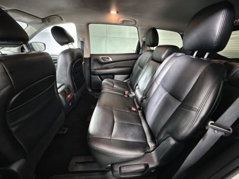 Used 2018 Nissan Pathfinder S image 22