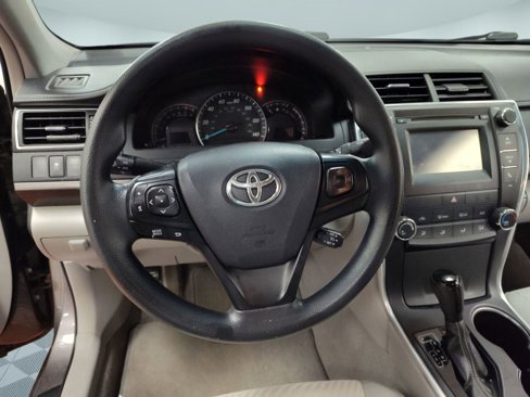 Used 2015 Toyota Camry SE image 16