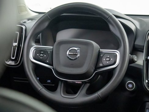 Used 2022 Volvo XC40 T5 Inscription w/ Advanced Package image 11