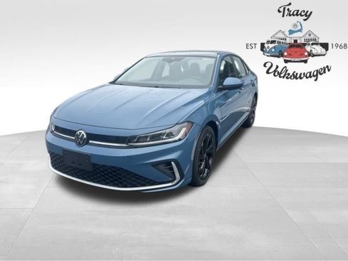 New 2025 Volkswagen Jetta SE image 3