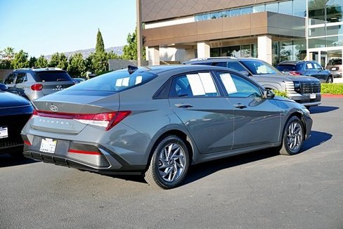 Certified 2024 Hyundai Elantra SEL image 8