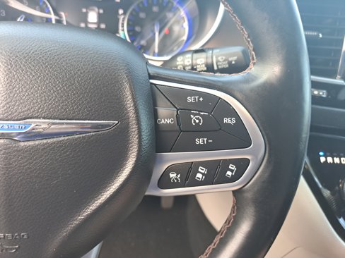 Used 2017 Chrysler Pacifica Touring-L Plus w/ Advanced Safetytec Group image 19