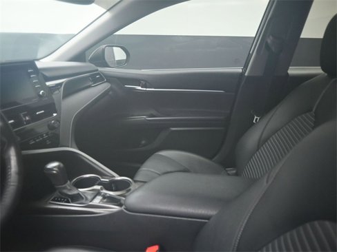 Used 2022 Toyota Camry SE image 18