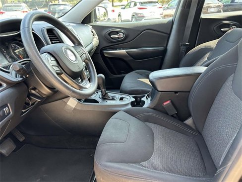 Used 2019 Jeep Cherokee Latitude w/ Popular Appearance Group image 16