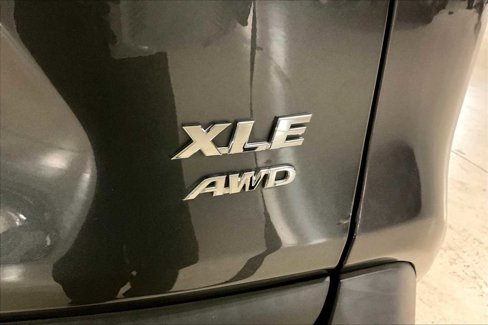 Used 2022 Toyota RAV4 XLE Premium image 9