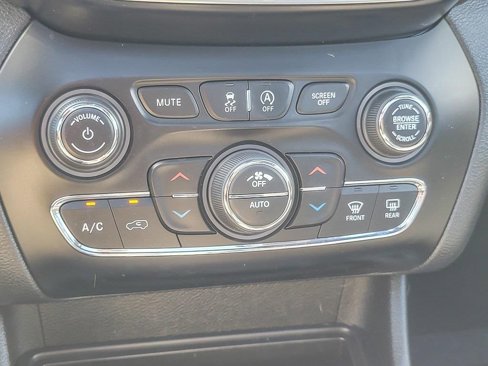 Certified 2021 Jeep Cherokee Latitude Lux 80th Anniv w/ Quick Order Package 26U 80TH image 18